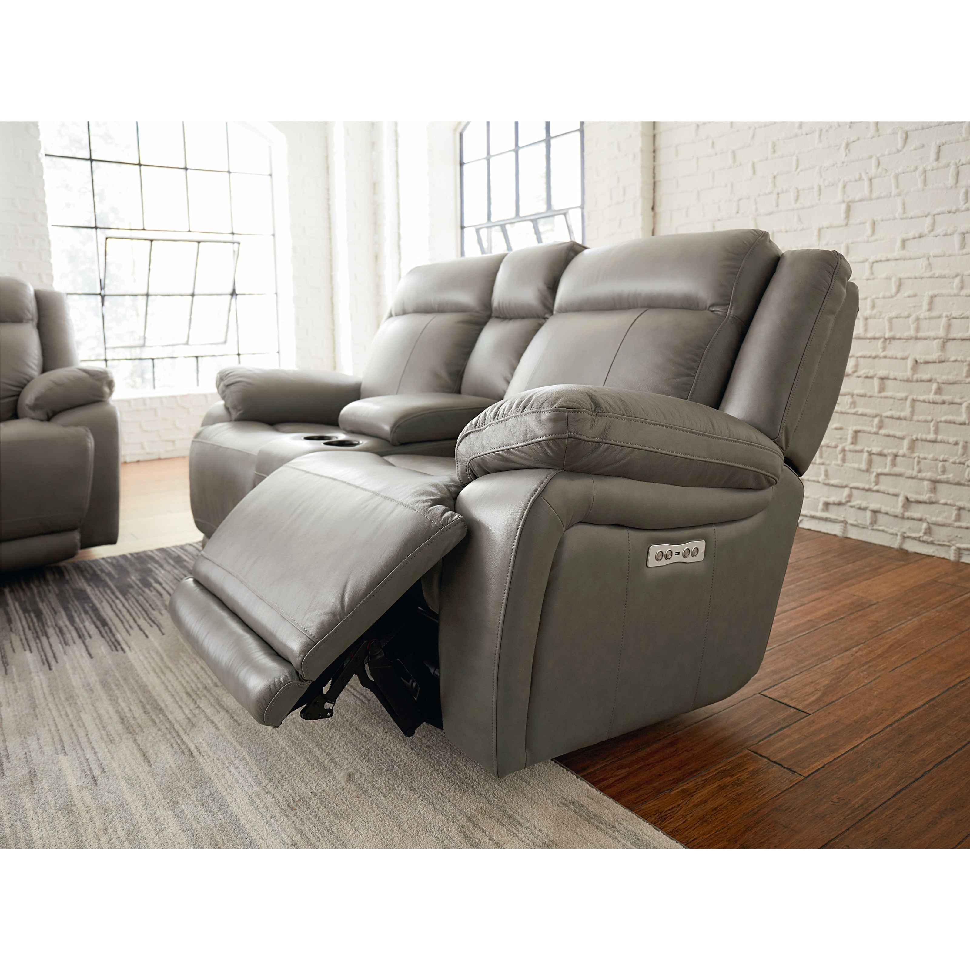 Bassett Club Level Evo Power Reclining Console Love Seat with